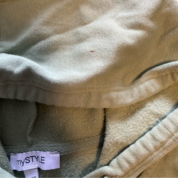 Sage green hoodie size large - Picture 4 of 5
